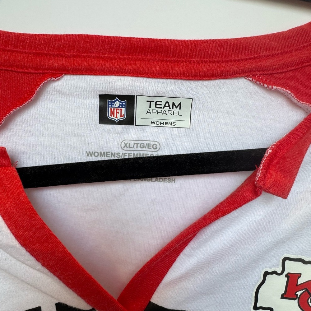 NFL Kansas City Chiefs Women's Red and White V-Neck Top size XL - Picture 3 of 5